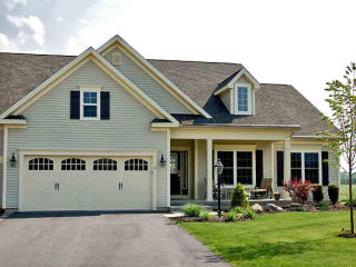 51 Beekman Pl, Glens Falls, NY 12804-9706