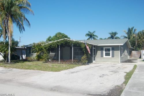 4033 Coconut Cir, Naples, FL 34104-4407