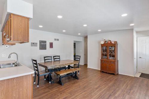 1566 Dover Dr, Waukesha WI  53186-6332 exterior