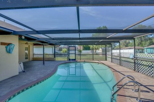 2017 Haulover Ave, Brooksville, FL 34608-5747