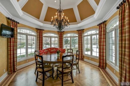 380 Crescent Dr, Franklin Lakes, NJ 07417-1600