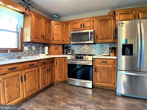 381 Lake St, Ephrata PA  17522-2456 exterior