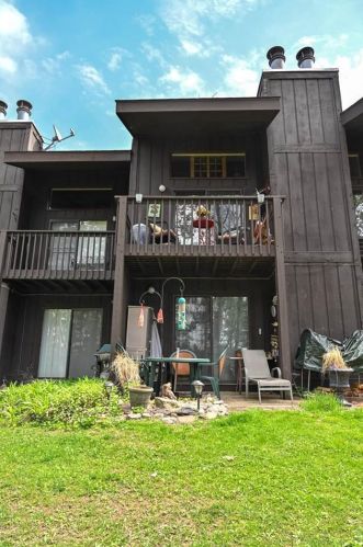 6 Juniper Trl, Wisconsin Dells, WI 53965-8860