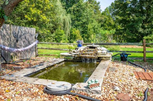 8 Canter Ct, Nashua NH  03063-2929 exterior