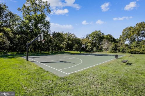 18285 Mullfield Village Ter, Leesburg VA  20176-7466 exterior