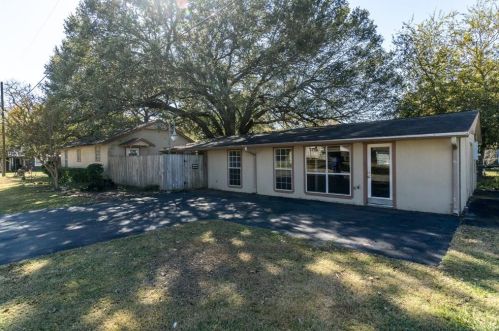 210 Moore St, Tomball, TX 77375-2403