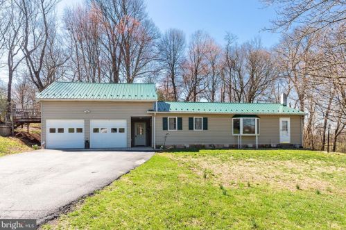 305 Ulricktown Rd, Littlestown PA  17340-9789 exterior