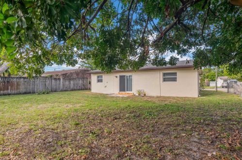 7720 35th St, Hollywood FL  33024-2213 exterior