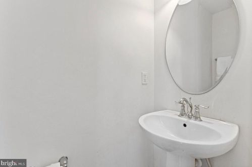 1821 Honeysuckle Ct, Downingtown PA  19335-7202 exterior