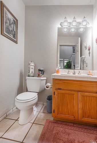 108 Duchess Ct, Windsor CA  95492-8043 exterior