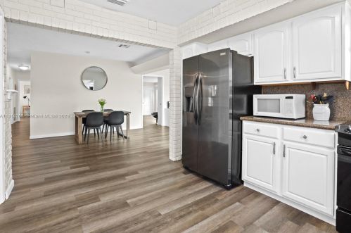 48 7 St, Dania Beach FL  33004-2306 exterior