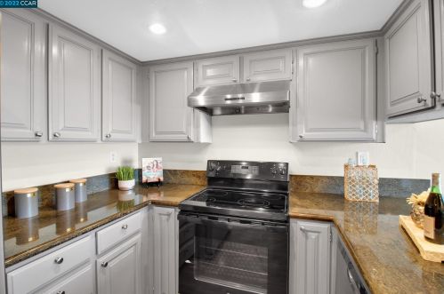 2474 Belvedere Ave, San Leandro CA  94577-6543 exterior