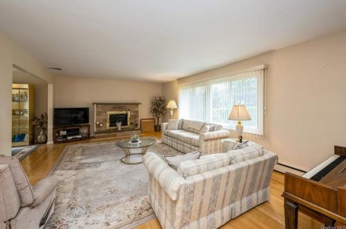 186 Nanny Hagen Rd, Thornwood NY  10594-2106 exterior