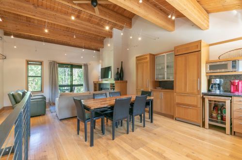 3066 Silver Strike, Truckee CA  96161-4208 exterior