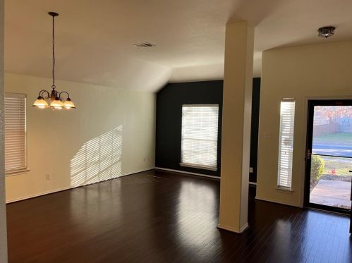 537 Bluehaw Dr, Georgetown TX  78628-7063 exterior