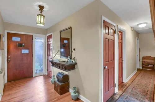 2514 Crompond Rd, Yorktown Hgts, NY 10598-3713