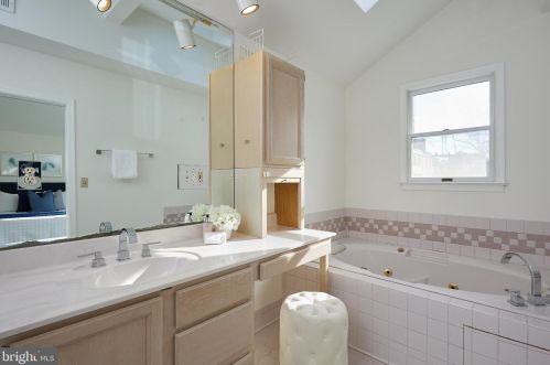 4108 Fessenden St, Washington DC 20016-4216 exterior