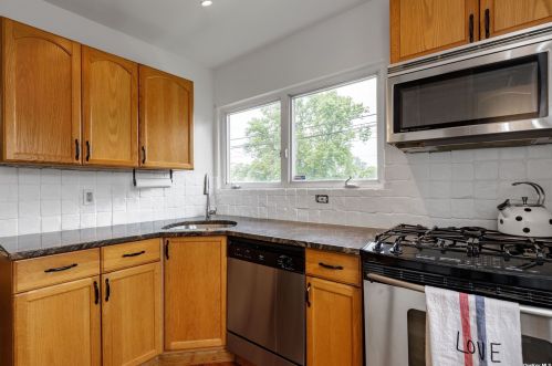 112 Granada Ave, North Lindenhurst NY  11757-6527 exterior