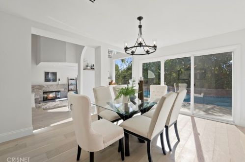 24370 Mornington Dr, Santa Clarita CA  91355-2037 exterior