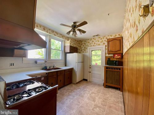 605 Linden Ave, Riverton NJ  08077-1415 exterior