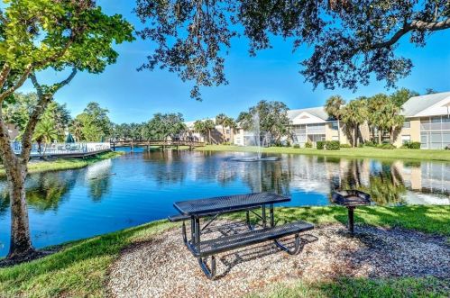 168 Pebble Shores Dr, Naples, FL 34110-9289