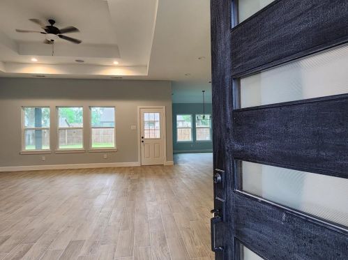 226 Edgewater Dr, West Columbia, TX 77486-8614