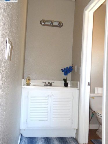 1434 Havenscourt Blvd, Oakland CA  94621-3628 exterior