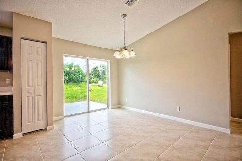 1089 Bellevue Ave, Fort Pierce FL  34953-1203 exterior