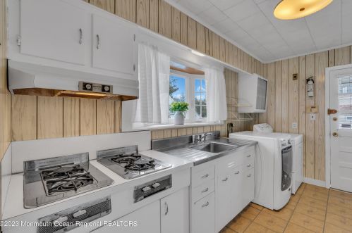 1604 Maplewood Rd, Belmar NJ 07719-3151 exterior