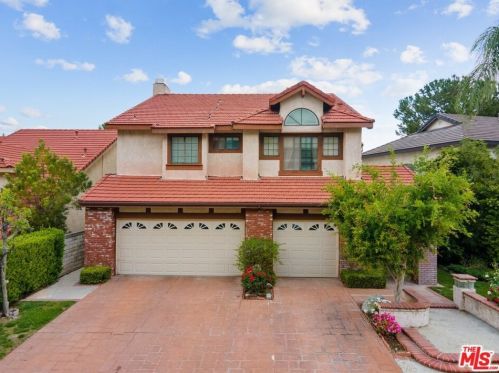 25332 Clarke St, Santa Clarita, CA 91381-1511