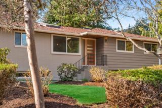 18043 Burke Ave, Seattle, WA 98133-4652