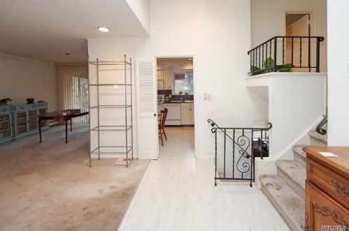 1019 Cedar Dr, New Hyde Park, NY 11040-1201