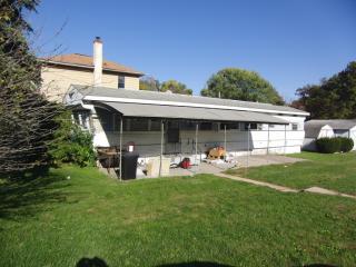 902 Main St, Bally, PA 19503-9632