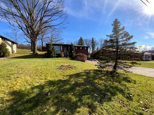 111 Greenwood Dr, Bridgeville, PA 15017-1205