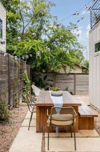 1711 Deloney St, Austin TX  78721-1111 exterior