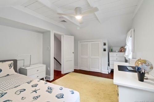 99 Book Hill Rd, Essex CT  06426-1322 exterior