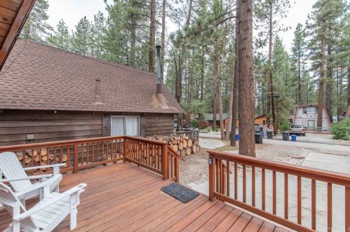 818 Rainbow Blvd, Big Bear City CA  92314-9654 exterior