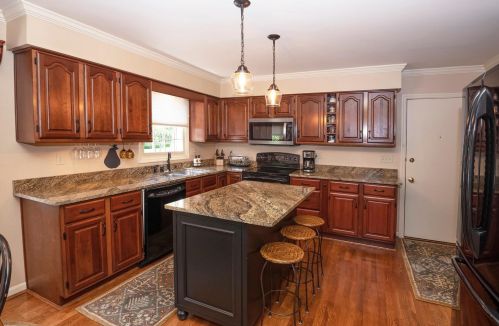 3321 Hammersmith Ln, Cincinnati OH 45248-2874 exterior