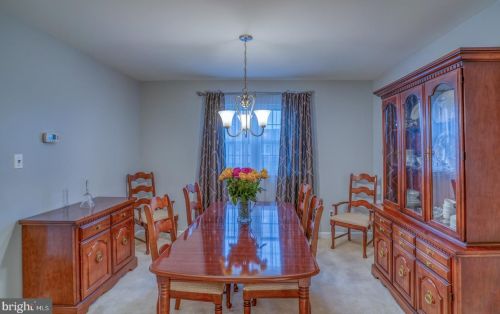 42 Saratoga Dr, New Castle DE  19720-4232 exterior