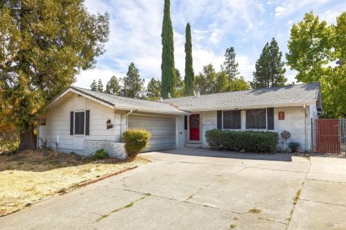 255 Dahlia St, Fairfield, CA 94533-1515