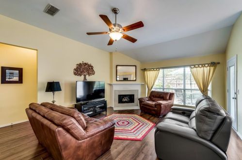 1704 Kingston Ln, Lewisville TX  75028-7307 exterior