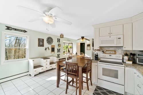 261 Whistle Town Rd, East Lyme CT  06333-1031 exterior