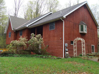 110 Mile High Dr, Greentown, PA 18426-5021
