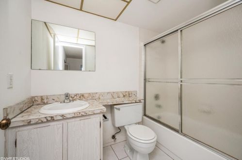 175 Turtle Lake Ct, Naples FL  34105-5564 exterior