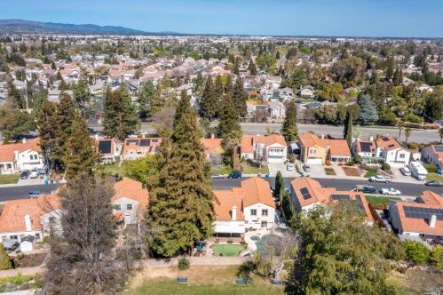 424 Stanford St, Vacaville CA  95687-4653 exterior