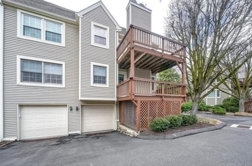 1118 Foxboro Dr, Norwalk CT  06851-1151 exterior