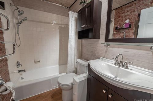 56 Great Ring Rd, Sandy Hook CT 06482-1605 exterior