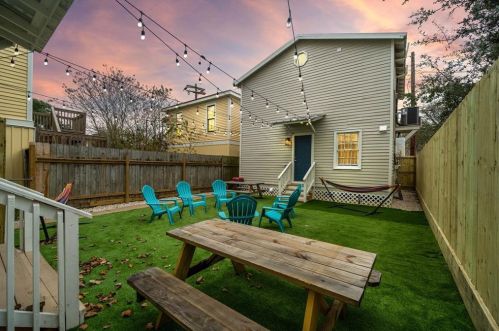 1021 Sealy St, Galveston, TX 77550-6279