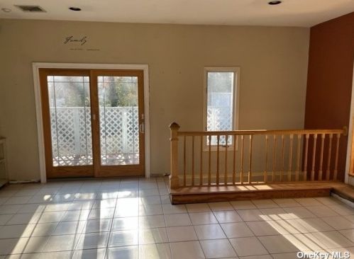 26 Maria Ct, Holbrook, NY 11741-3502