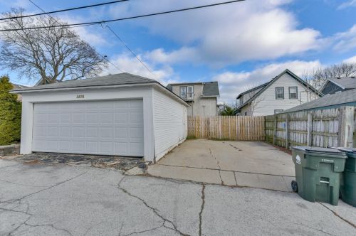 3531 Murray Ave, Milwaukee WI  53211-2525 exterior